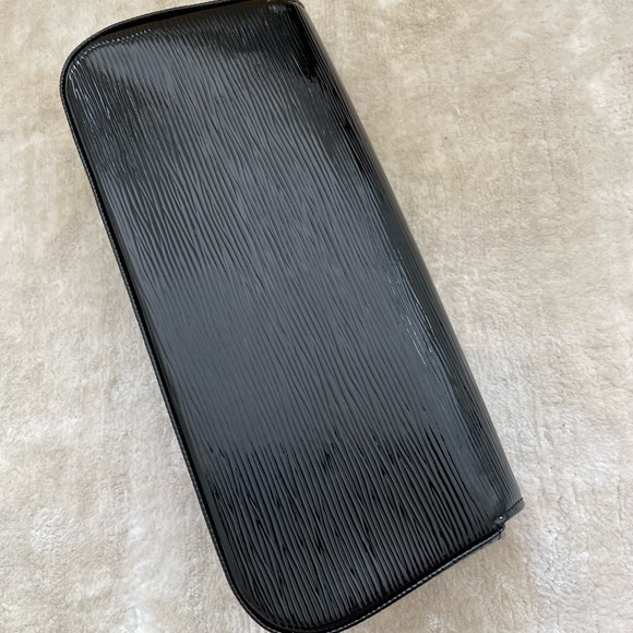 Louis Vuitton Clutch - Picture 5 of 5